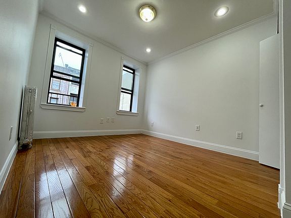3rd image of 312 W 15th St APT 19