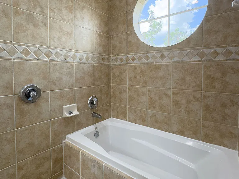 2313 Vintage Dr — Photo 24