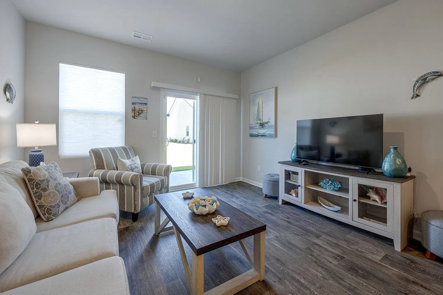 3 bed, 3.0 bath, 1496 sqft, $2,806 — Photo 2