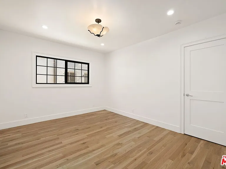 211 S Formosa Ave — Photo 16