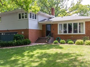 1831 W Crescent Ave, Park Ridge, IL 60068