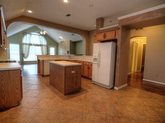 5th image of 5909 Blue Spruce Ln