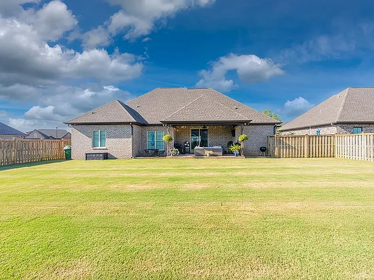 127 Ashbey Cir — Photo 23