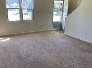 622 Cross Lanes Dr APT 15, Nitro, WV 25143