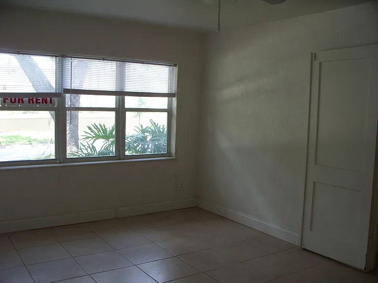718 E Anderson St — Photo 10