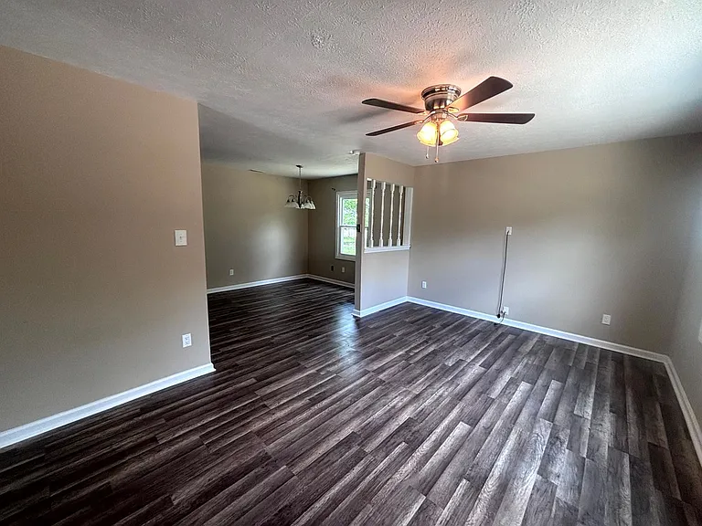 5523 Livingston Dr — Photo 11