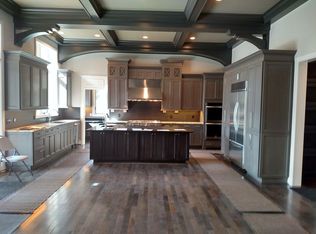 5239 Beach Rd, Troy, MI 48098