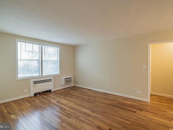 5th image of 214 N George Mason Dr APT 4