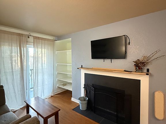 3rd image of 840 NE 125th St APT 205