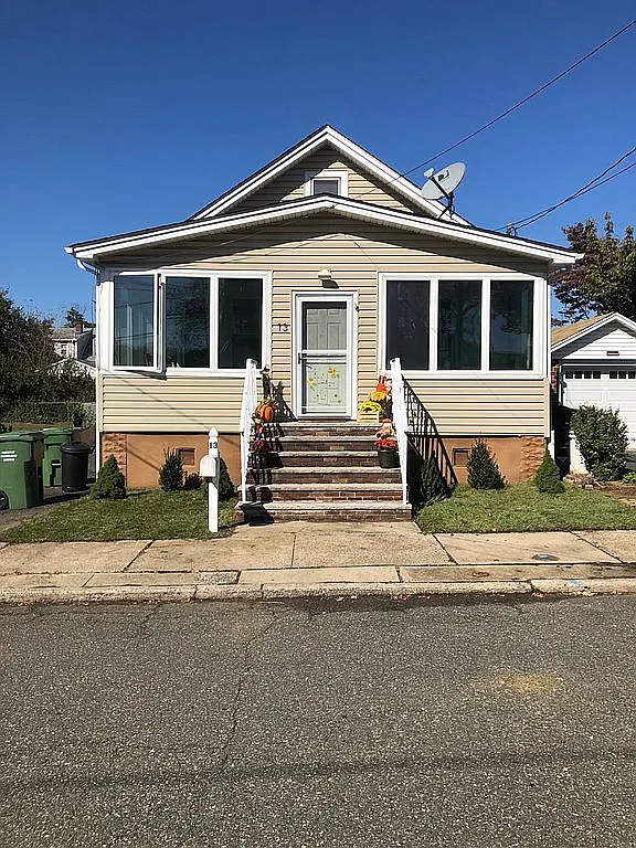 13 Furman Ave photo 1