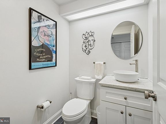 5th image of 100 Grays Ln APT 400