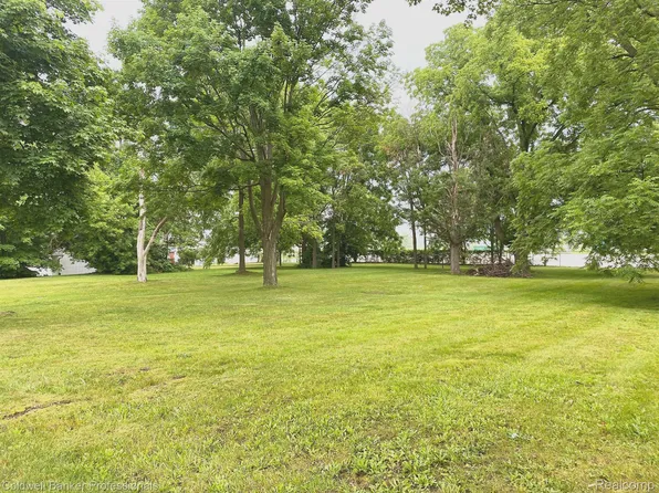 857 S Saginaw St, Lapeer, MI 48446