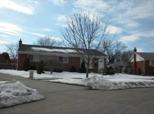 11180 S Maplelawn Ave, Taylor, MI 48180