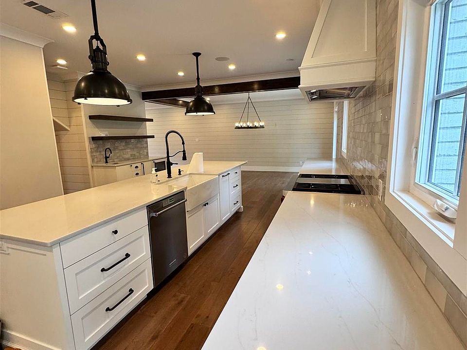 2nd image of 2454 Semur Rd