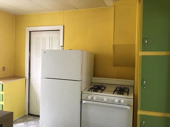 Refrigerator and Range Included