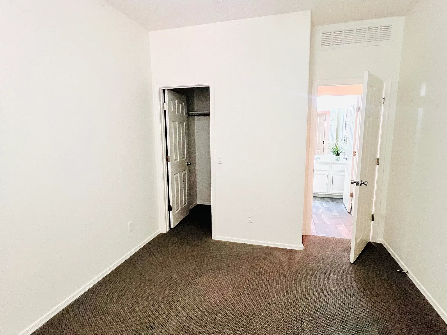 4 bed, 2540 sqft, $2,995 — Photo 4