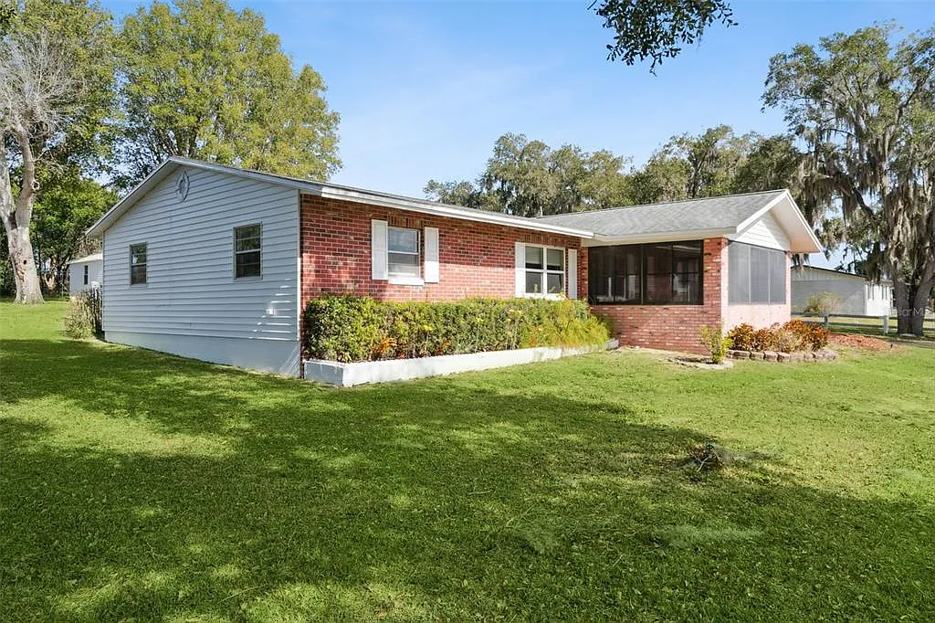 3 bed, 2.0 bath, 1724 sqft, $2,100 — Photo 3