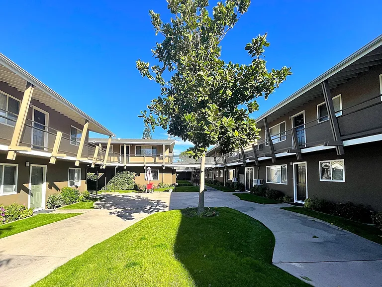 Towne Centre at Orange — Photo 15