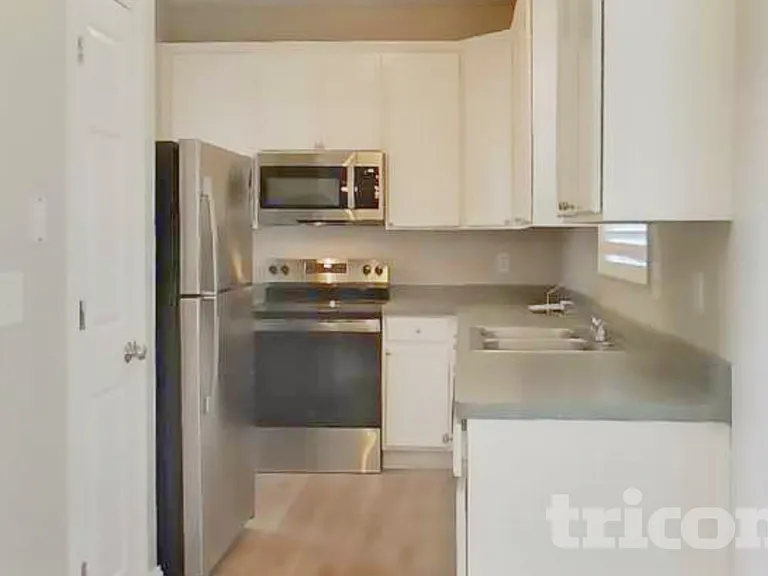417 Carrie Ct — Photo 5