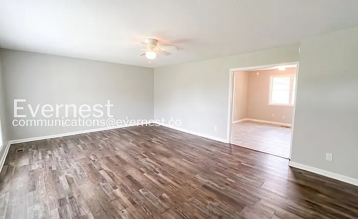 3217 Plaza Cir — Photo 8