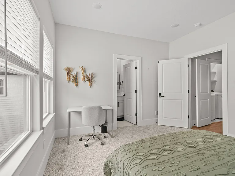 1208 Moody St — Photo 10