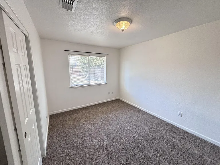 513 N Riverside Dr #1 — Photo 16
