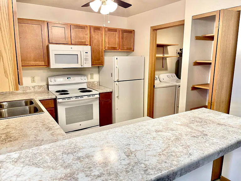 Stone Creek Apartments — Photo 47