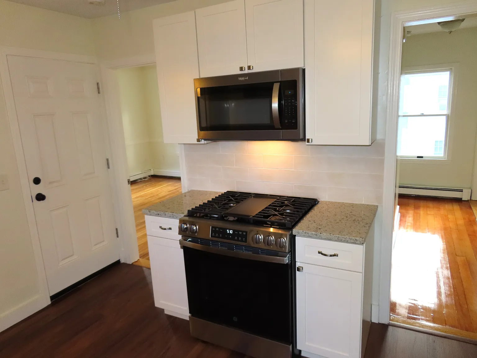 3 bed, 1252 sqft, $3,100 — Photo 4
