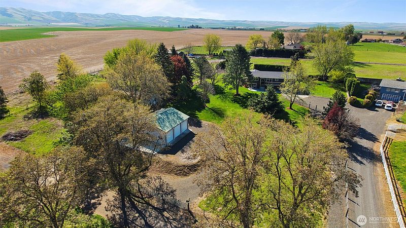 5th image of 1224 Rooster Road