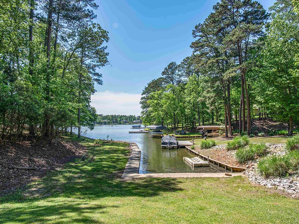 1st image of 2391 Cherokee Dr #16