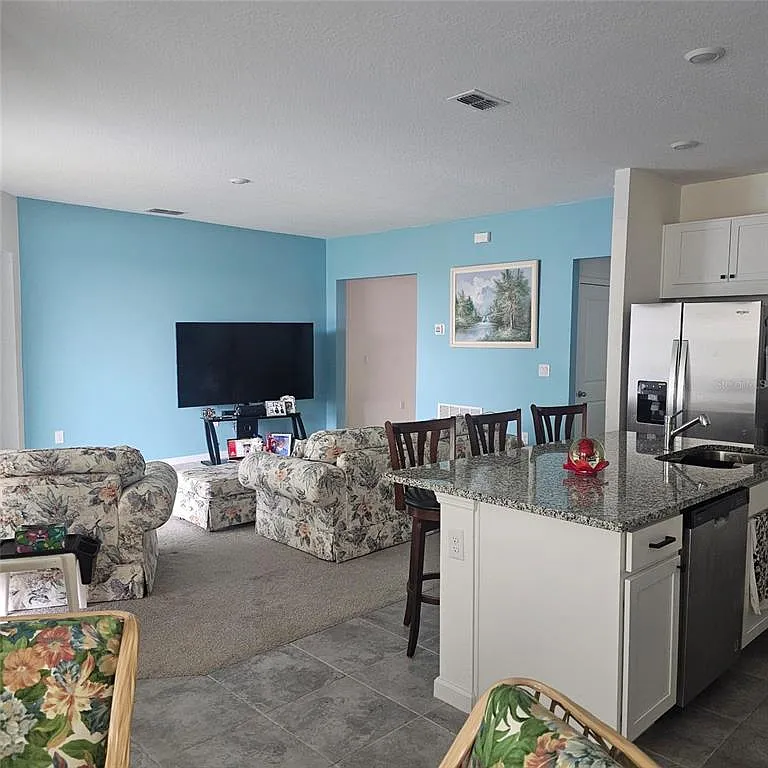 4 bed, 2.0 bath, 1763 sqft, $2,300 — Photo 4