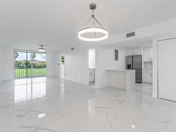 9811 N Hollybrook Lake Drive #205, Pembroke Pines, FL 33025