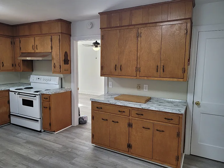 391 Robinhood Rd — Photo 5