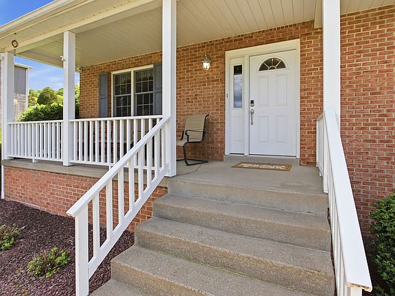 3rd image of 107 Rockland Dr