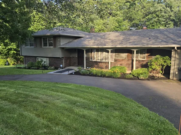 54 Country Hills Road, Hamden, CT 06414
