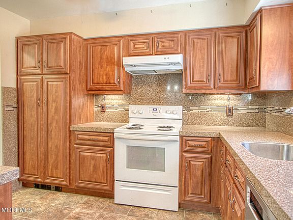 3rd image of 35b Birchwood Drive