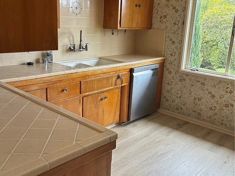 101 N Grand Ave #2 — Photo 20