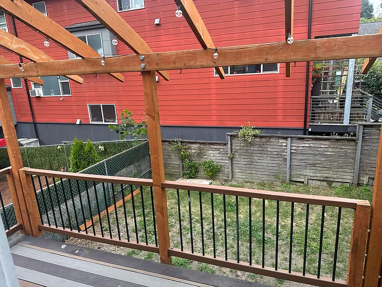 2117 E Union St — Photo 13