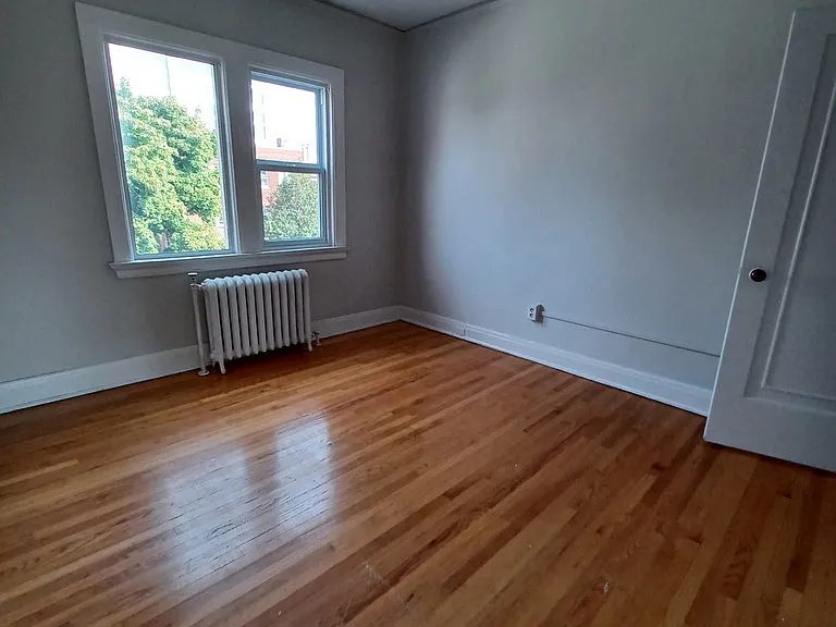 625 Argyle Rd — Photo 3