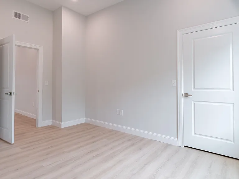 146 Main St #109 — Photo 16