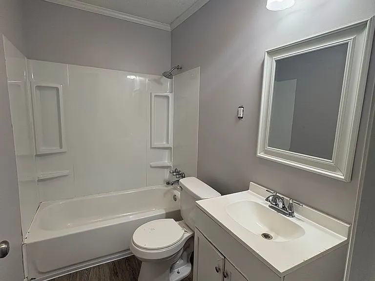 5019 Greenview Dr — Photo 3