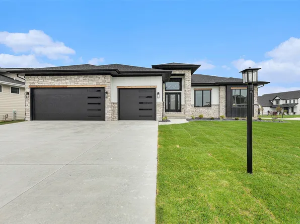 9693 Corydalis Ave, Saint John, IN 46373