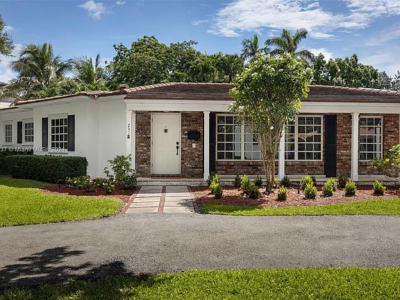 4th image of 751 Saldano Ave