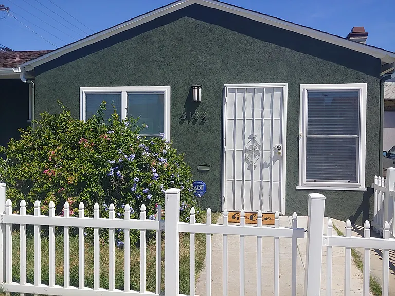 Front of home with gated front yard