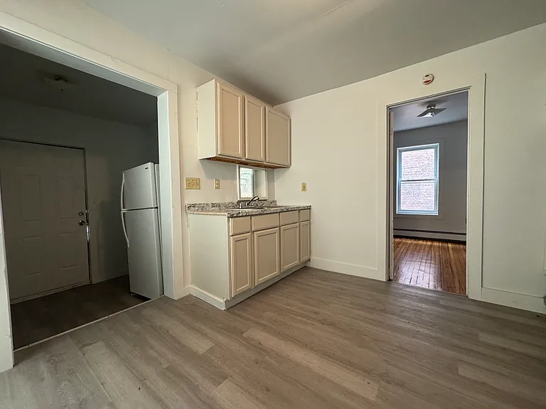 171 Frank St #2B — Photo 3