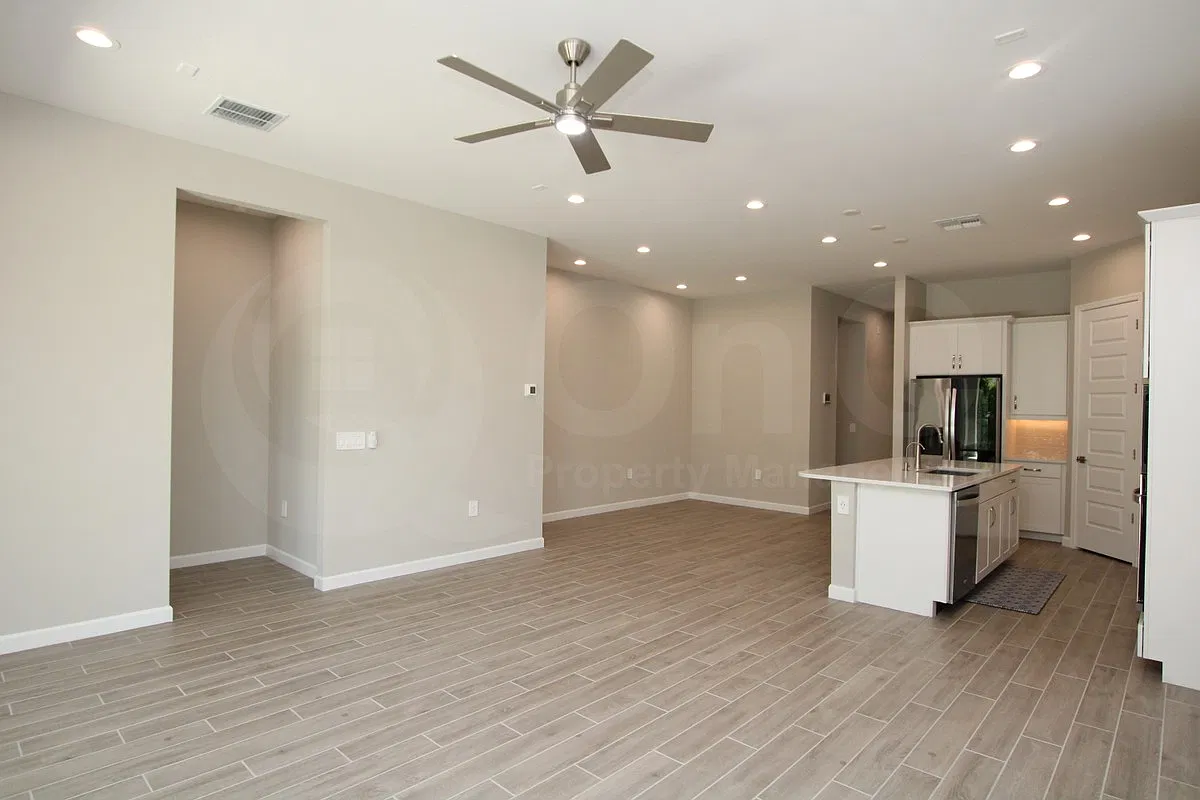 4 bed, 3.0 bath, 2100 sqft, $4,199 — Photo 3