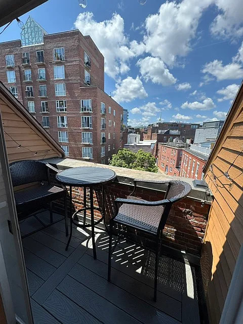 2 bed, 1.5 bath, 1052 sqft, $5,500 — Photo 2