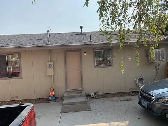 Side entrance to kitchen