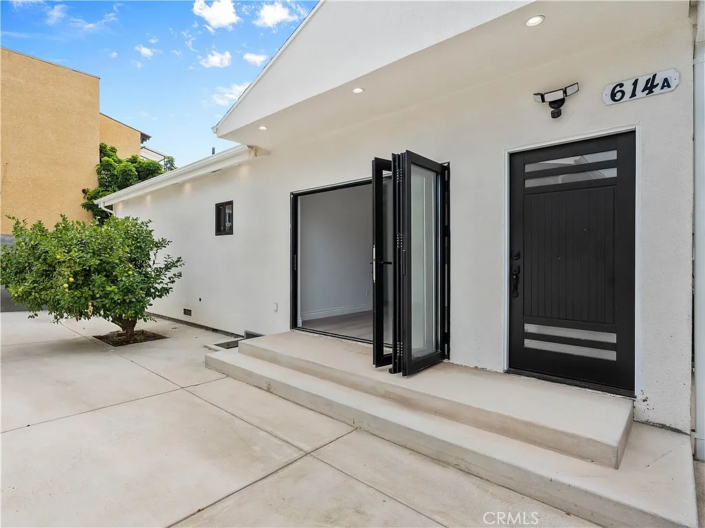 2 bed, 1000 sqft, $3,500 — Photo 2