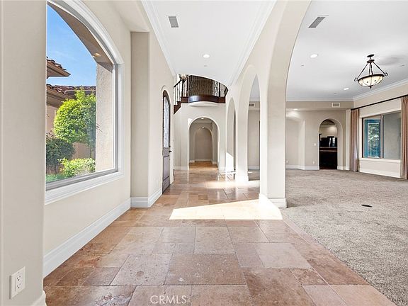 5th image of 670 Pinnacle Ridge Rd